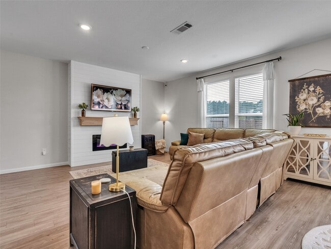 Building Photo - 25623 Balsamroot Dr