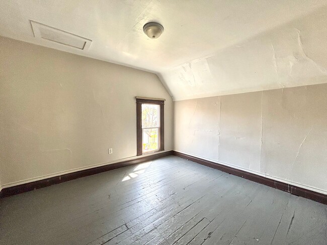 Building Photo - 1422 E Stockbridge Ave