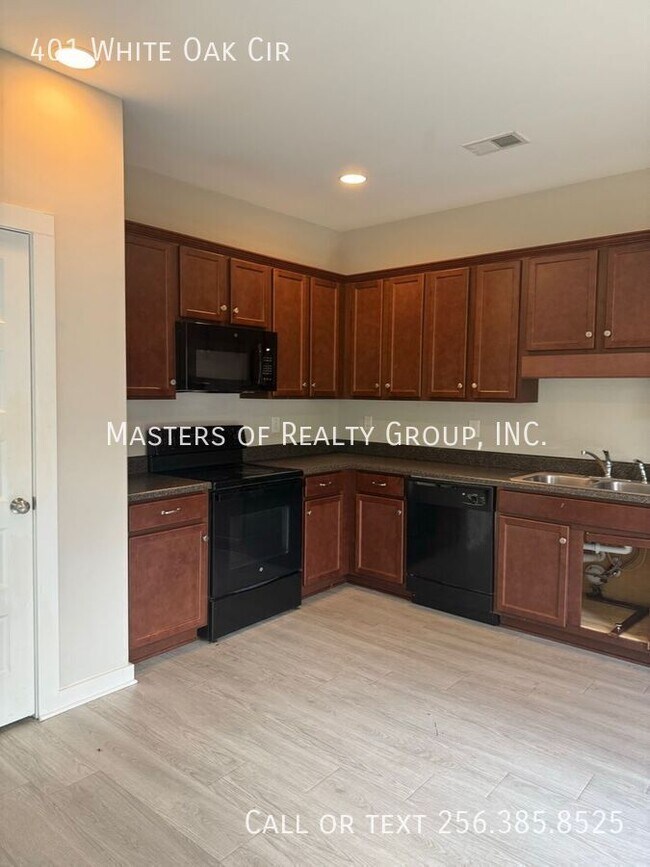 Building Photo - 401 White Oak Cir