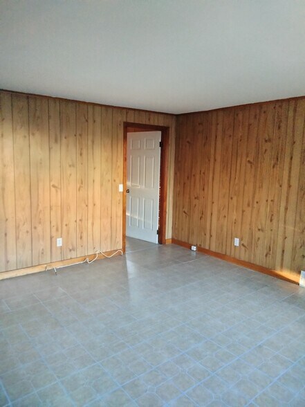Building Photo - 39 Ives Ct