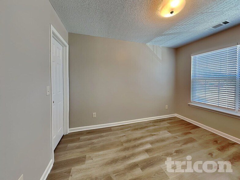 Building Photo - 740 Parkway Rd