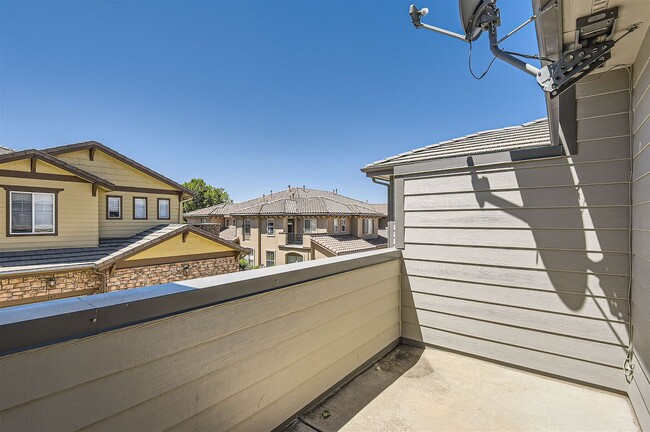 Building Photo - Newly Updated 3 Bedroom, 2 Bath Townhome I...