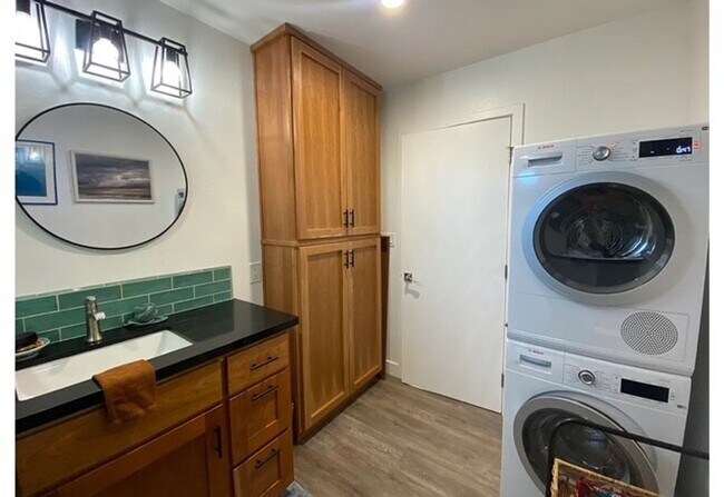 Building Photo - Beautiful Remodeled Home in Cayucos