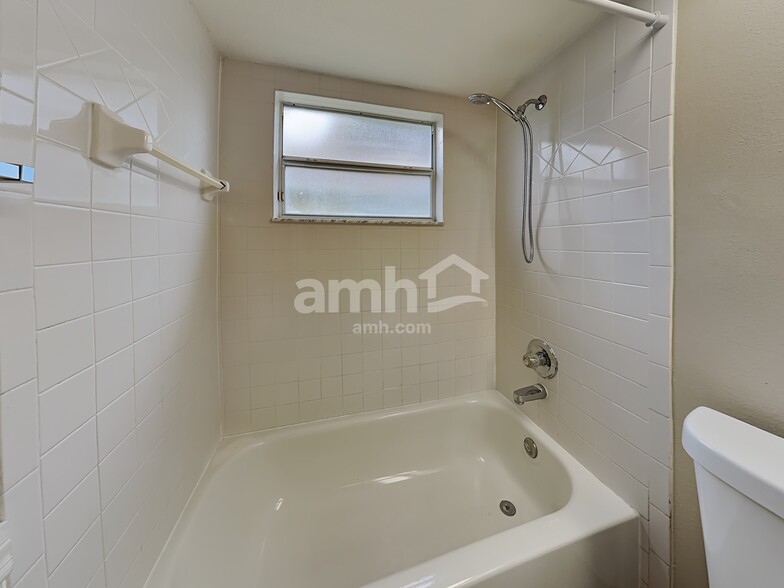 Building Photo - 10814 Peppersong Dr