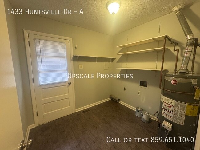 Building Photo - 1433 Huntsville Dr