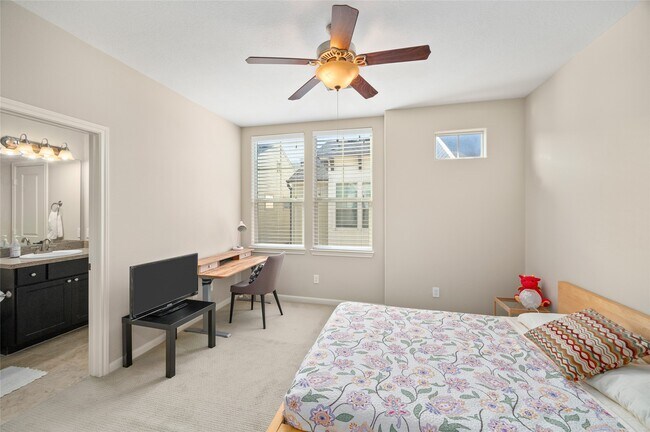 Building Photo - 2423 Beall St