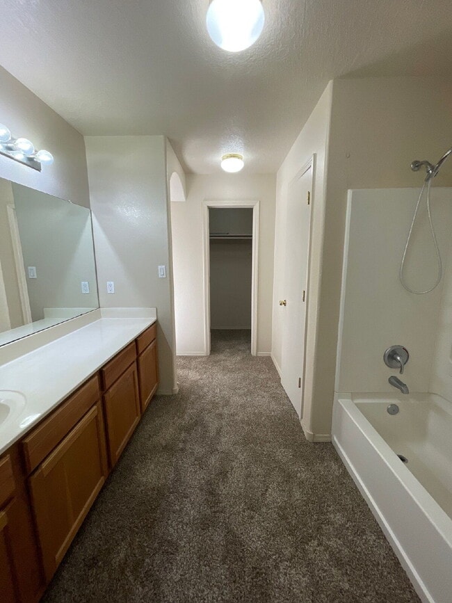 Building Photo - Two story 3 bedroom! Move in ready! Move i...