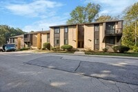 Building Photo - Available Immediately – Renovated 2B/1.5B ...