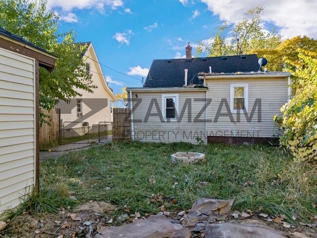 Building Photo - 7583 Hudson Ave