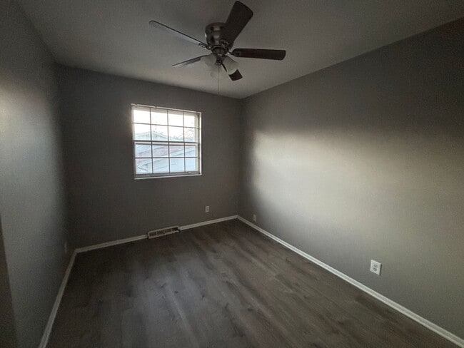 Building Photo - Spacious 4 Bedroom/ 2 Bath Home for Rent !