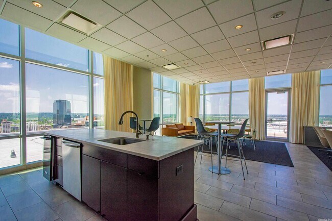 Building Photo - 315 Rock St