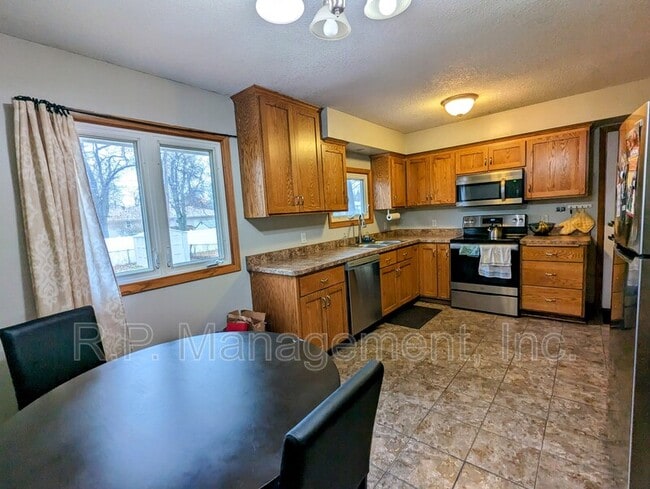 Building Photo - 15 103rd Ave NW