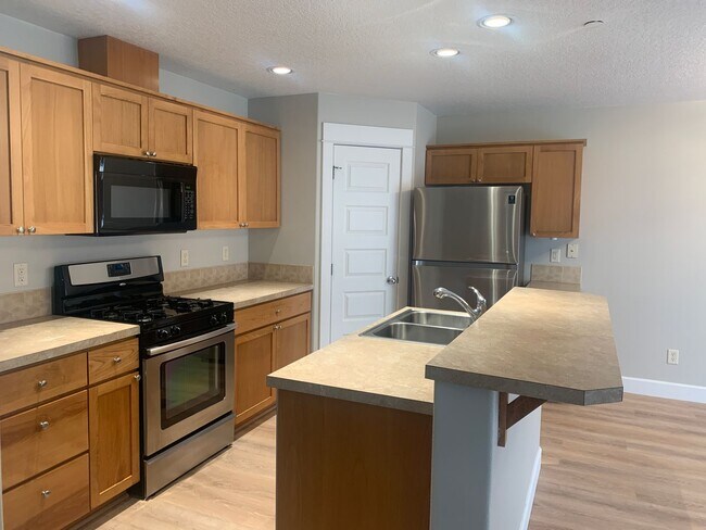Building Photo - Townhome in Highly desired  Camas -Lacamas...