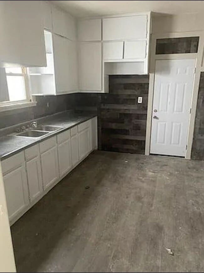 Building Photo - 3 bed 1 bath
