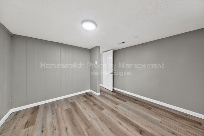 Building Photo - 315 St Anthony Ln