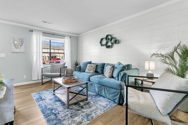 Building Photo - Fully Renovated 2 Bedroom Townhome in a Co...