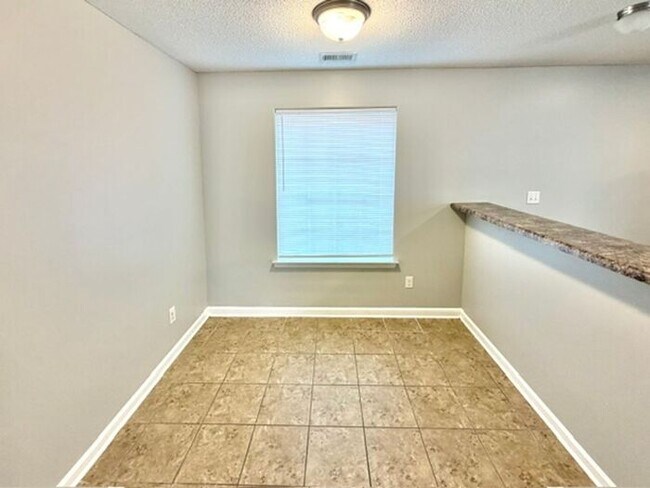 Building Photo - Southeast Memphis 3 Bedroom 2 Bath Home, 2 Car Garage and Fenced Yard