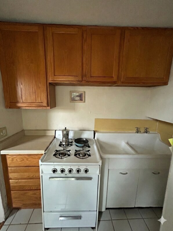 Building Photo - 129 E Gorham St