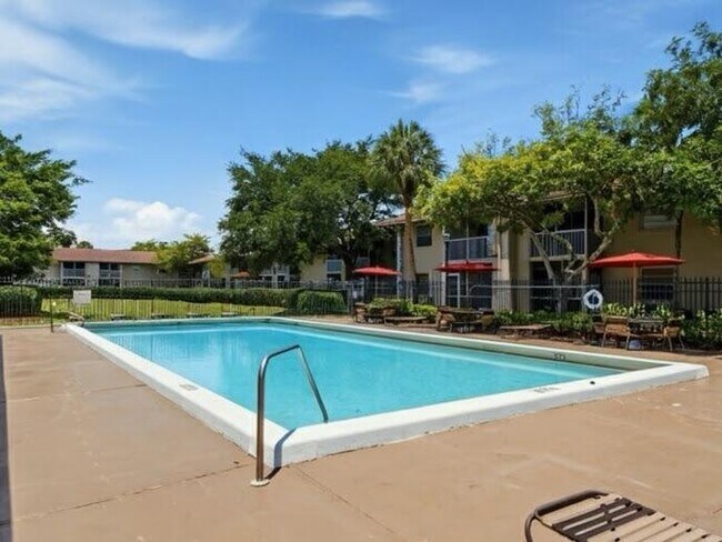 Building Photo - 8820 Royal Palm Blvd