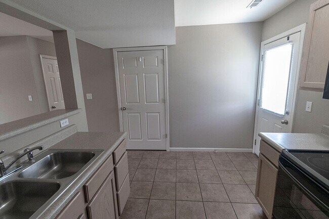 Building Photo - 4016 Snowy Owl Dr