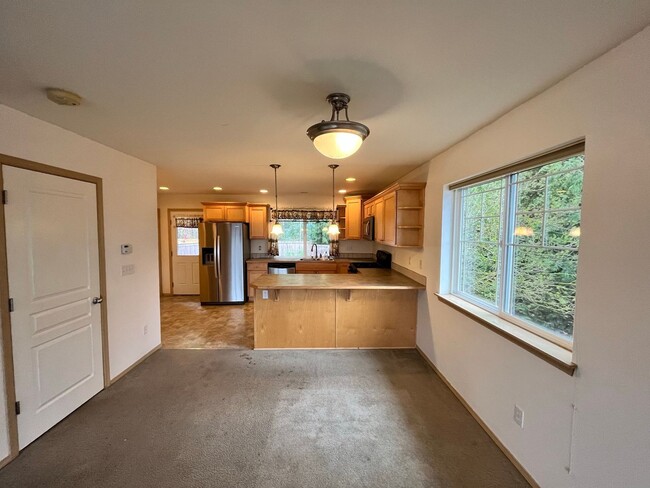 Building Photo - 3 Story, Large Home, Next to a Park with V...