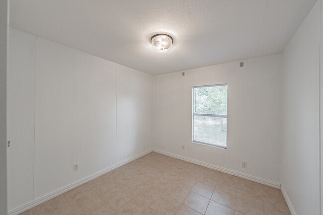 Building Photo - 419 Wood River Rd