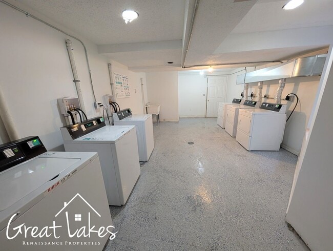 Building Photo - 3525 Cass Ave