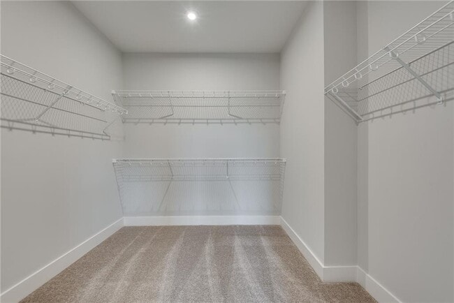 Building Photo - 435 Maplewood Dr