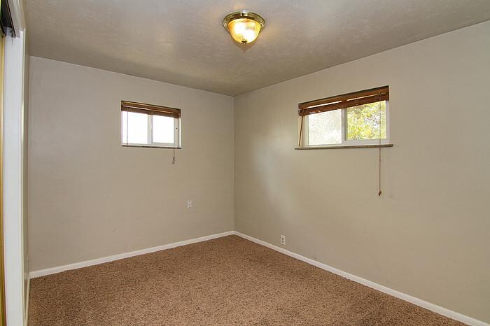 Building Photo - 955 Hillview Dr