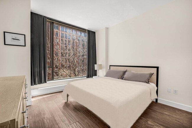 Building Photo - 505 Greenwich St