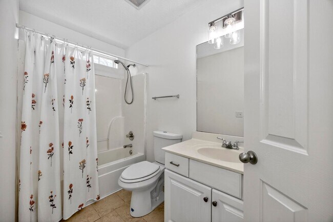 Building Photo - 197 Red Jacket Trce