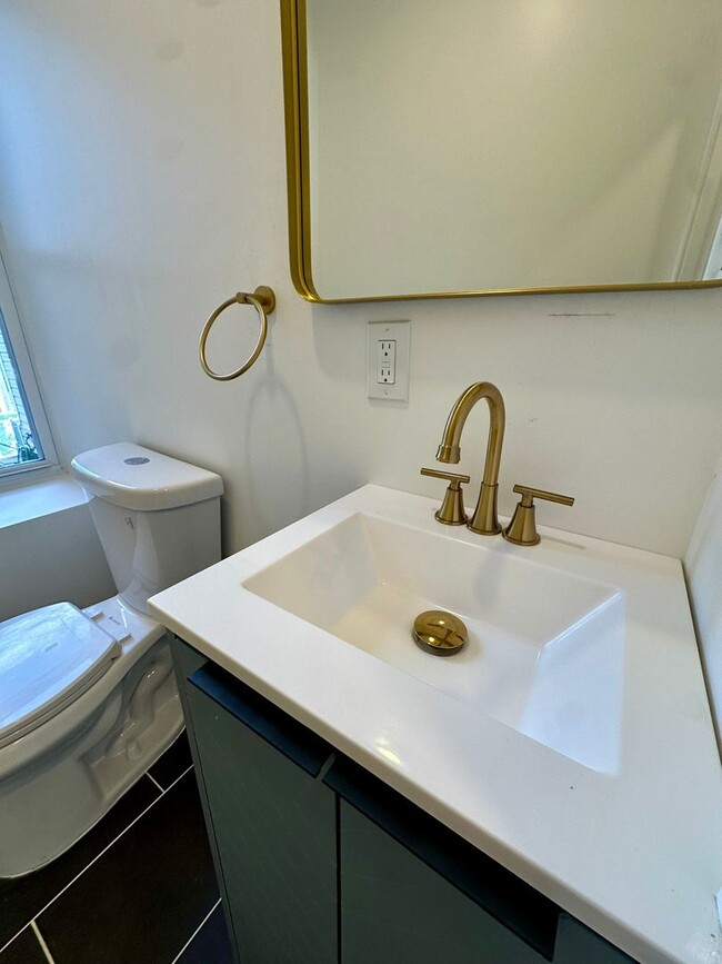 Building Photo - Fully renovated, bright, and spacious 3-bedroom, 1.5-bath home in an amazing location.