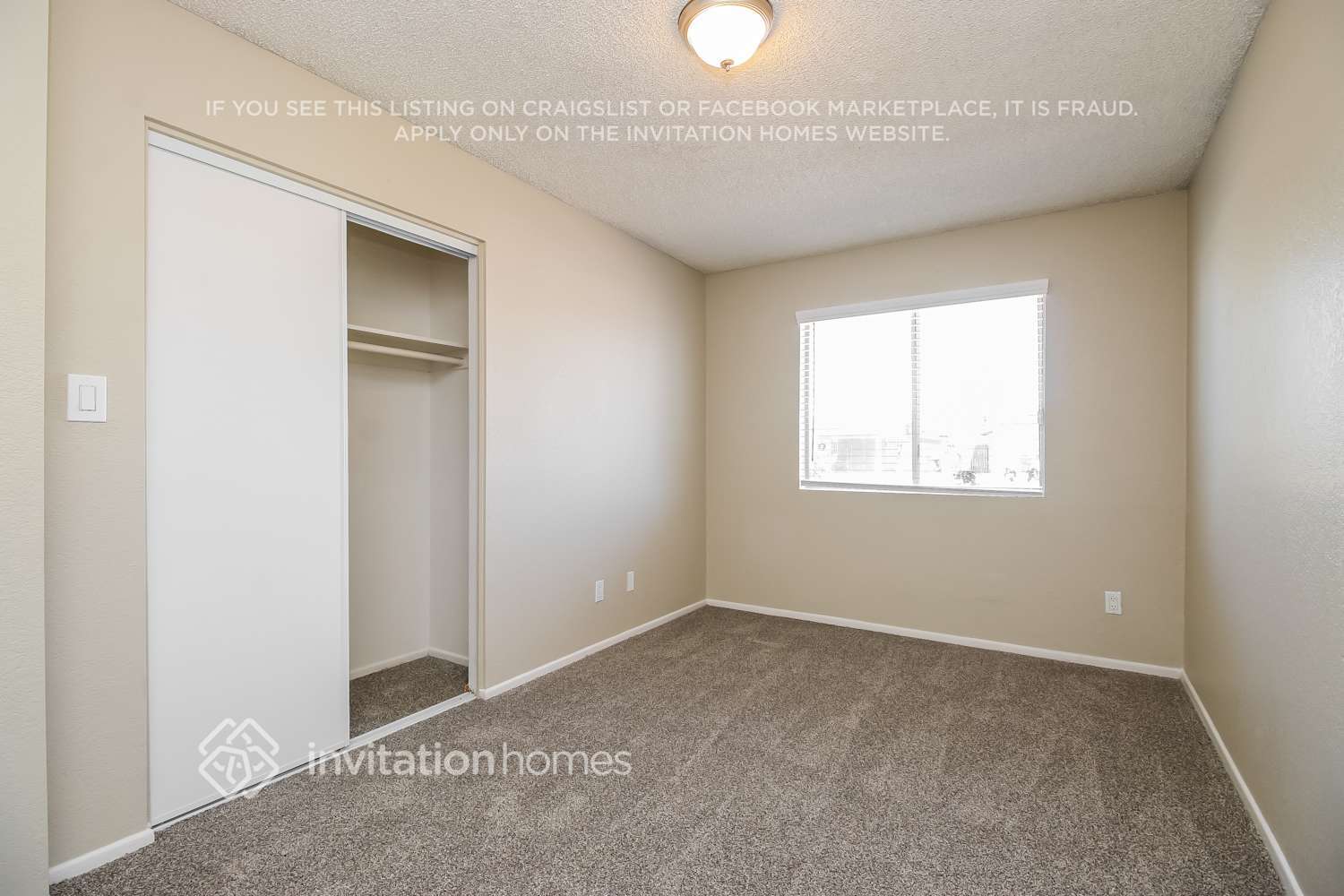 Building Photo - 1205 W El Alba Way