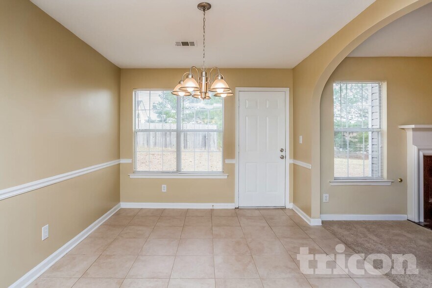Building Photo - 653 Windy Way