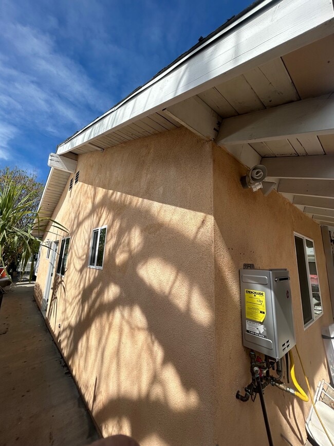 Building Photo - 7446 Tampa Ave