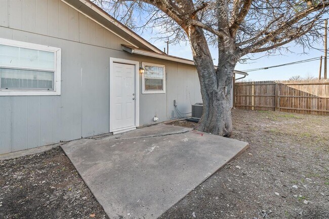 Building Photo - 410 Old Thorndale Rd