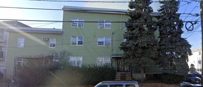 Building Photo - 199 Hobart Ave