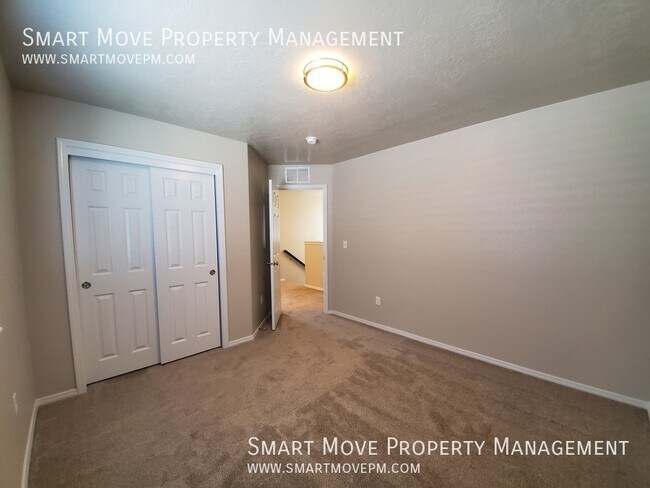 Building Photo - 3693 N Warm Creek Ave