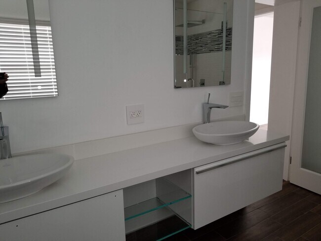 master bath/two sinks - 10880 National Blvd
