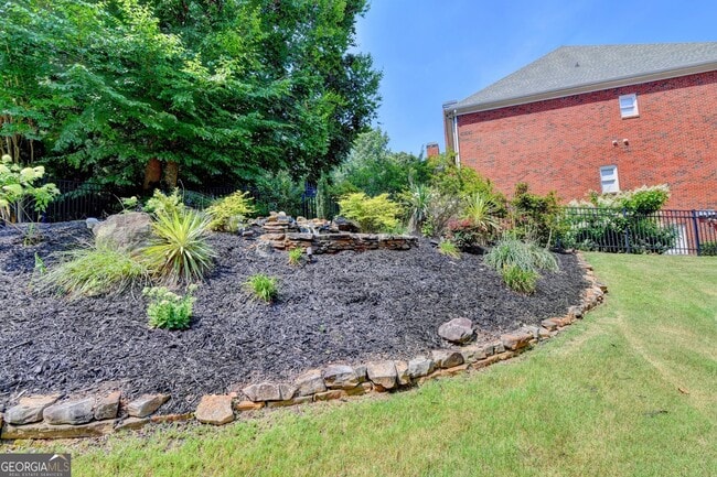 Building Photo - 8910 Pinehurst Cove