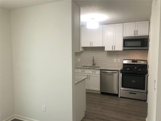 Building Photo - 1448 Springleaf Cir SE