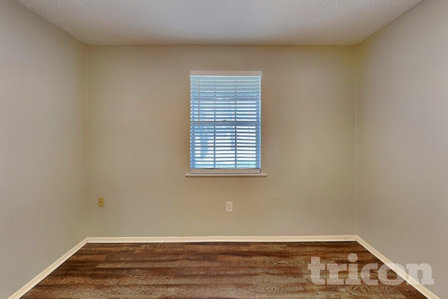 Building Photo - 429 W Ferndale Ln