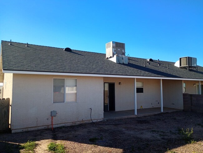 Building Photo - W Concordia Dr