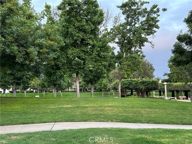 Building Photo - 35 Smokestone