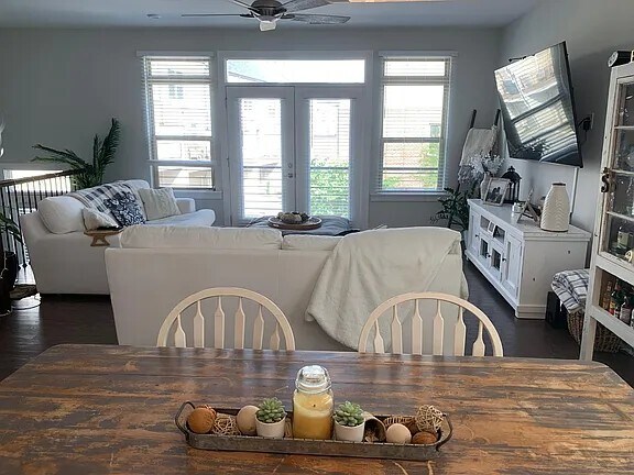 Building Photo - 17035 Soho Dr