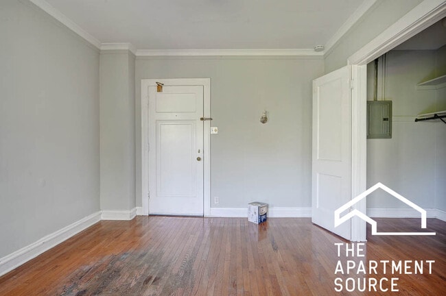 Building Photo - 4546 N Damen Ave