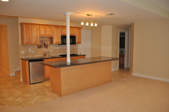 Building Photo - 452 Amherst St