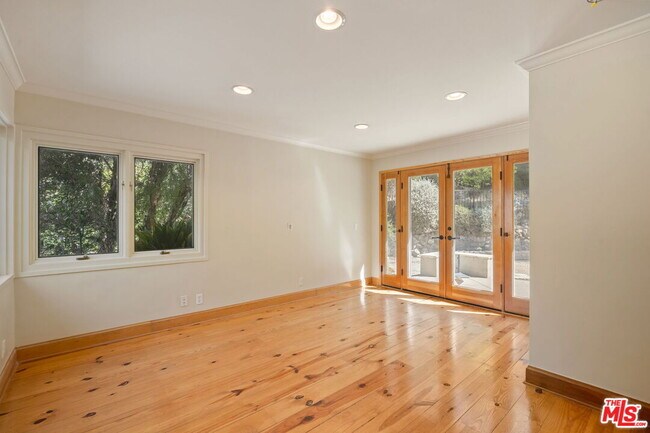 Building Photo - 7972 Mulholland Dr