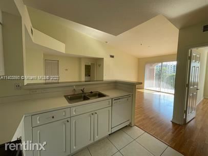 Building Photo - 2 br, 2 bath Condo - 6851 SW 44th St Apt 309