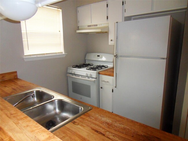 Building Photo - 811 Sirocco Dr